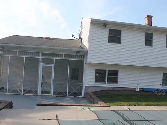 5th image of 19 Hawthorne Dr