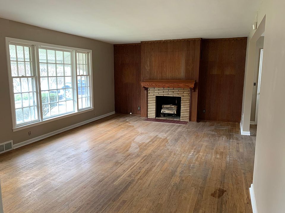 1st image of 2719 S Windsor Ave