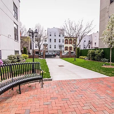 Rented by Nooklyn NYC LLC | media 39