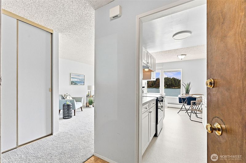 5th image of 924 Shorewood Drive #C28