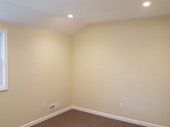 5th image of 11 Evelyn Dr