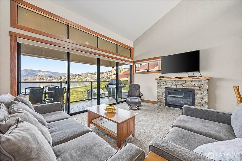 5th image of 100 Lake Chelan Shores Dr. #3-8