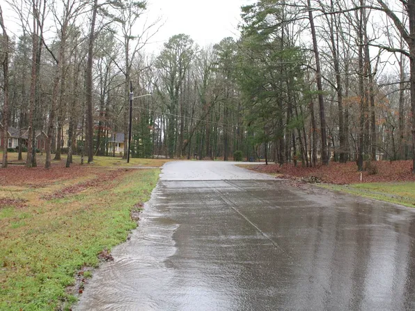 1291 Country Club Dr, Union Point, GA 30669