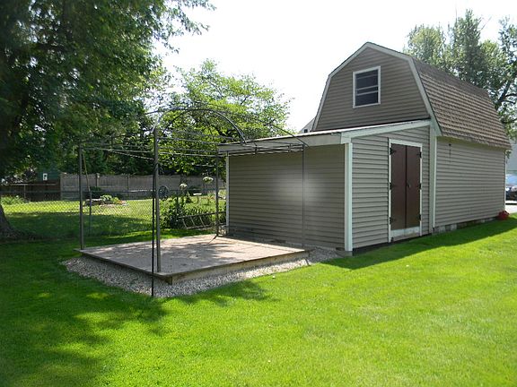4th image of 12 Benson Ave