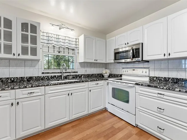 2711 W Heiter St — Photo 2