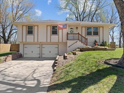 2113 S Owings St, Oak Grove, MO, 64075