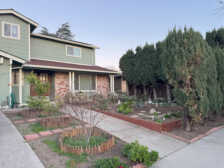 3553 Laurant Way — Photo 5