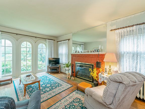 4th image of 124 Hutchinson Blvd