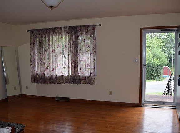 2nd image of 111 Travelers Ln