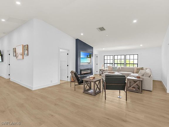 3rd image of 685 Palm Dr