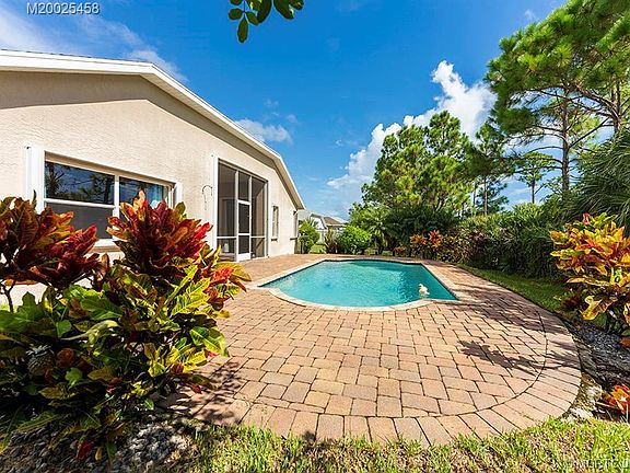 3rd image of 307 NW Emilia Way