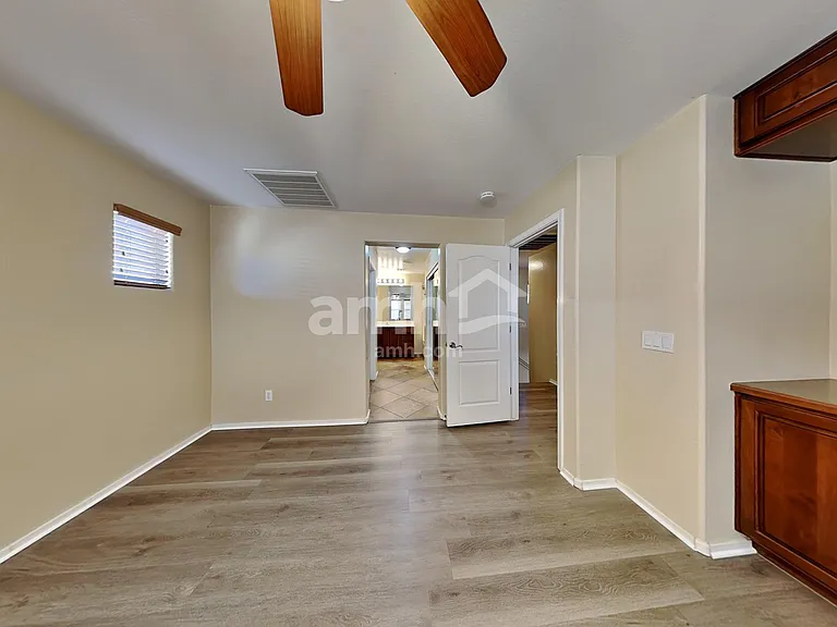 2727 E Bart St — Photo 10