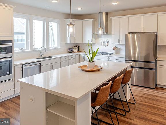 2nd image of 3209 Merganser Dr