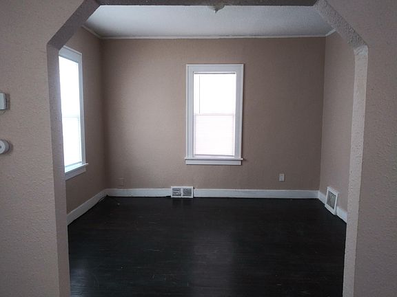 3rd image of 14824 Woodmont Ave