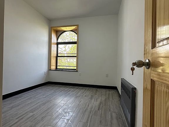 4th image of 1078 70th St #1F