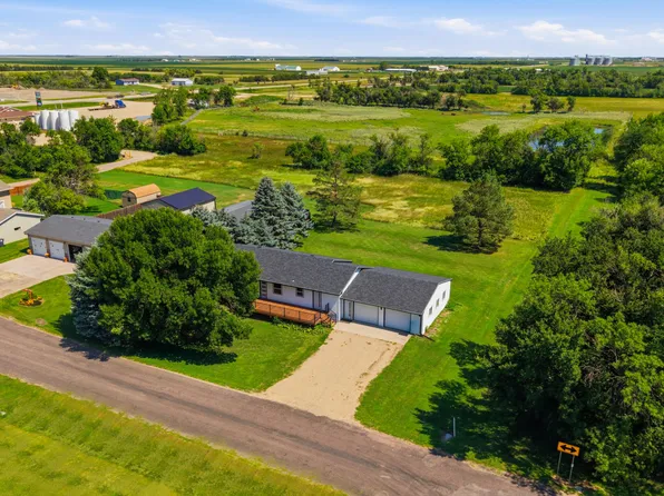 210 Oak St, Ipswich, SD 57451
