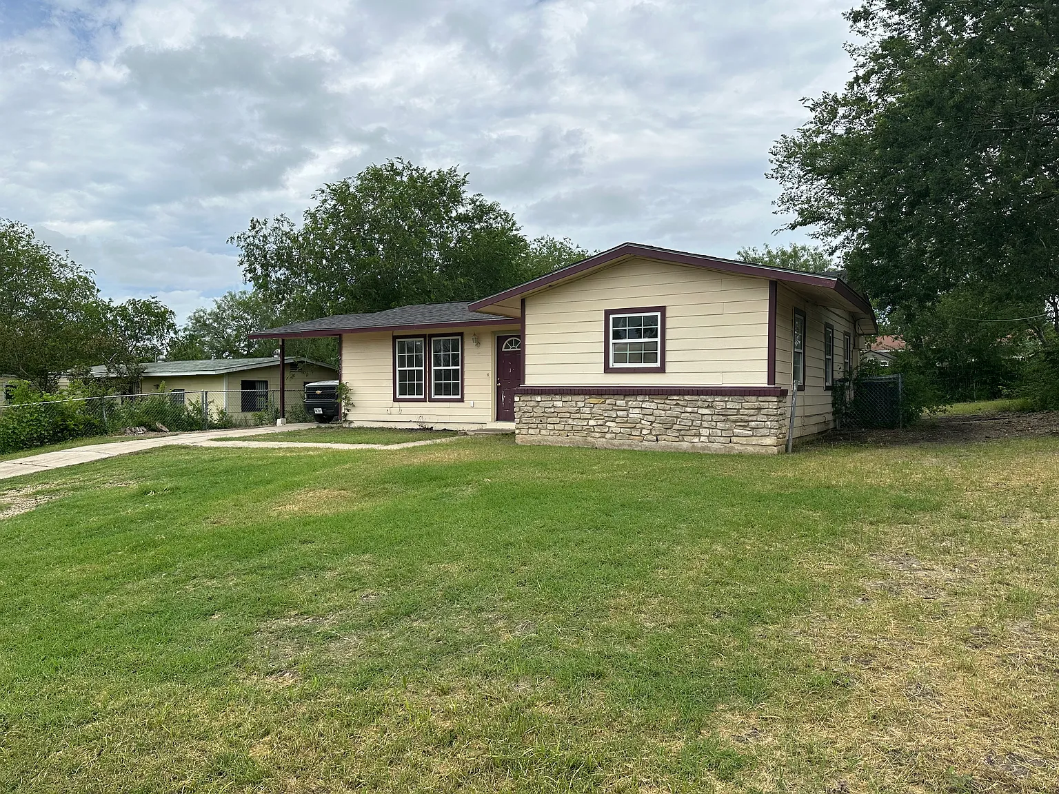 3 bed, 998 sqft, $1,395 — Photo 2