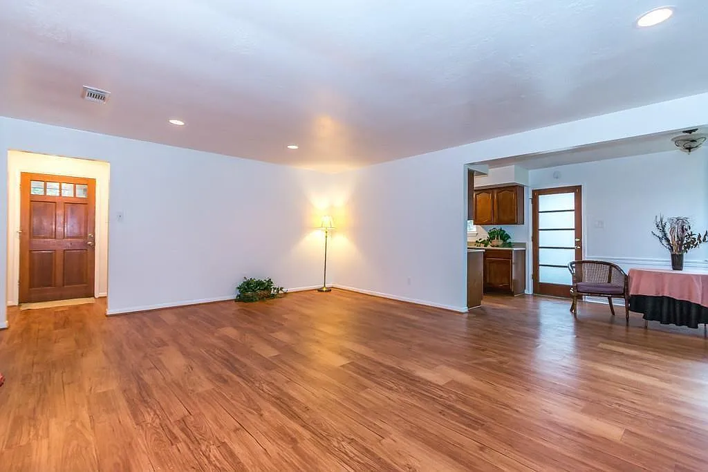 4 bed, 2.0 bath, 1682 sqft, $2,350 — Photo 4