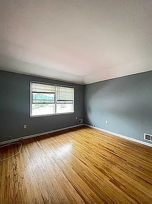 2nd image of 270 Stafford Ave Floor 2