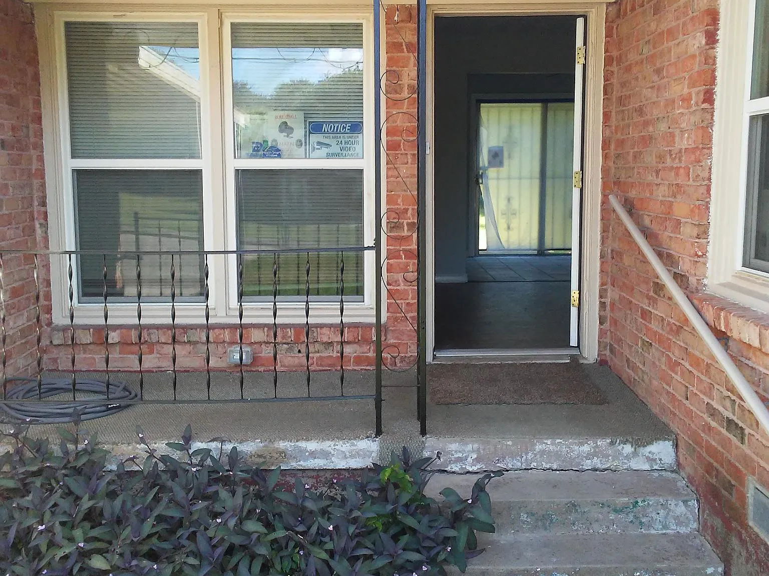 3 bed, 1.5 bath, 1095 sqft, $1,650 — Photo 1