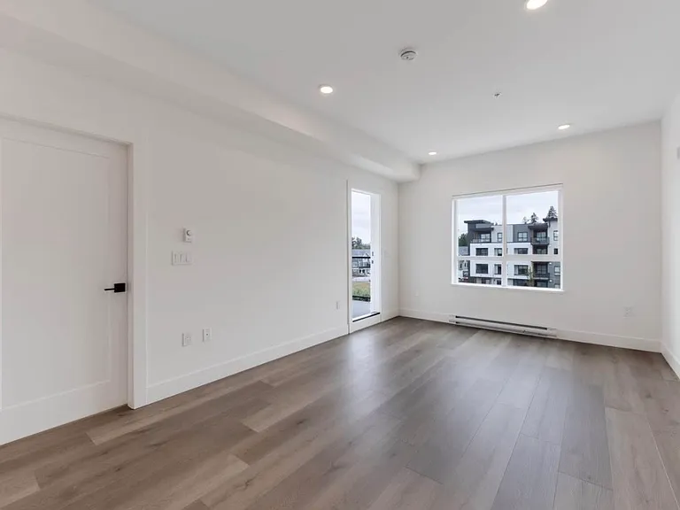 20286 72b Ave — Photo 4