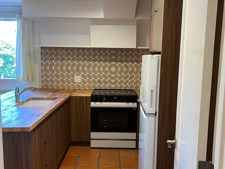 6146 Glen Holly St #1/2 — Photo 10