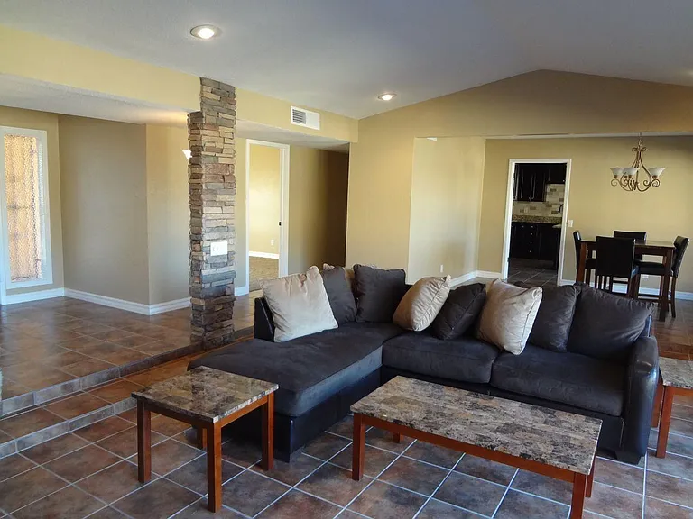 320 Barbaree Dr — Photo 4