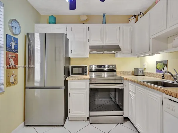 2861 Somerset Dr APT 211, Lauderdale Lakes, FL 33311