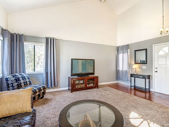 4th image of 33 Hollyhock Ln #234