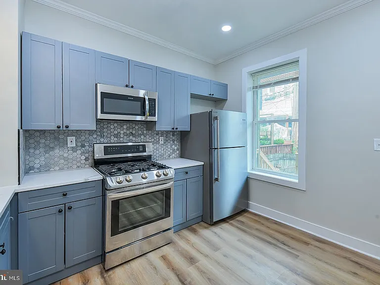 420 E 28th St — Photo 10