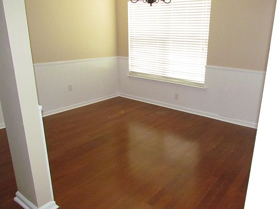 5th image of 223 Whitchurch St.