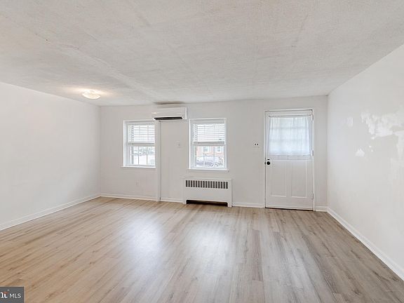 2nd image of 1157 Callowhill St