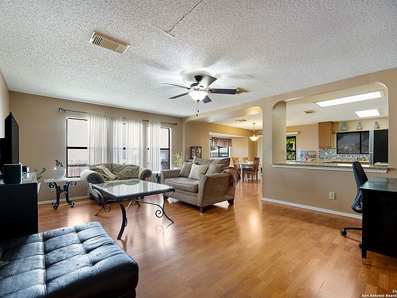 2nd image of 8122 Cantura MLS