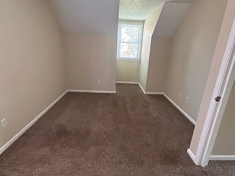 245 Loch Cir — Photo 10