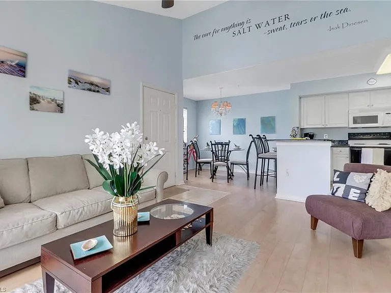 1205 Wildwood Lakes Blvd #201 — Photo 2