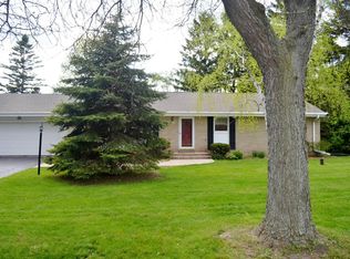 10507 N Magnolia Dr, Mequon, WI 53092