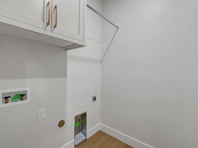 533 Irene St — Photo 13