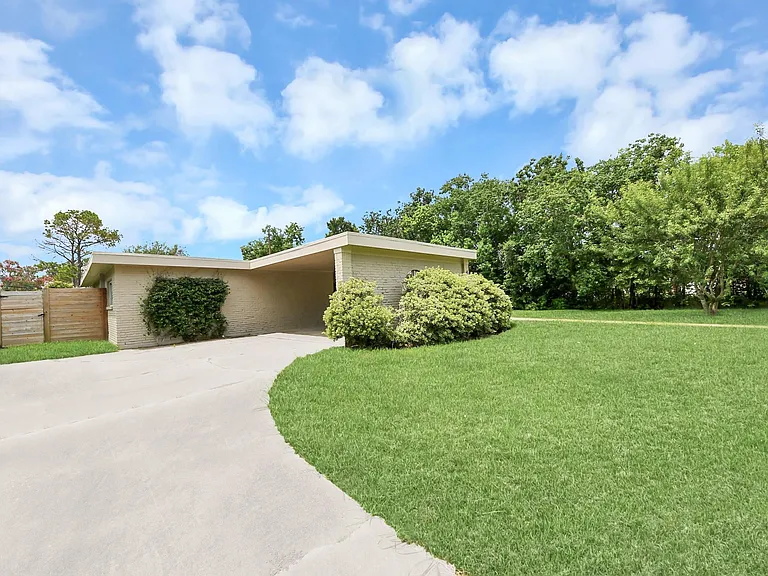 4011 Ebbtide Dr — Photo 36