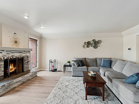3rd image of 1429 Woodhollow Dr