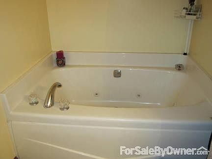 Jet tub in Master Bath