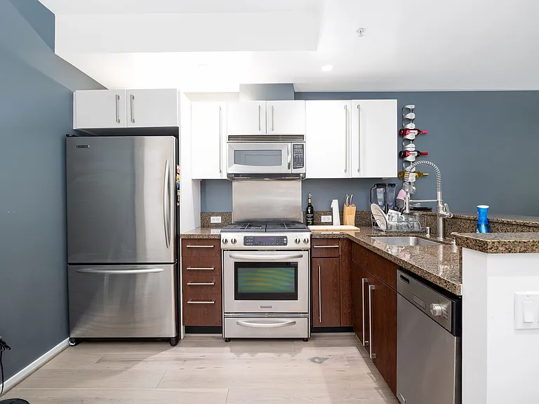 321 10th Ave #204 — Photo 7