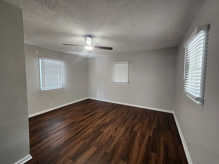 4118 Fairview Dr — Photo 10