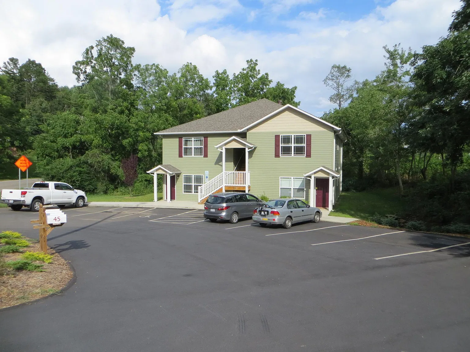 45 Hillside St — Photo 2