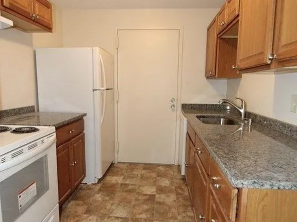 19 Village Rock Ln APT 7, Natick, MA 01760