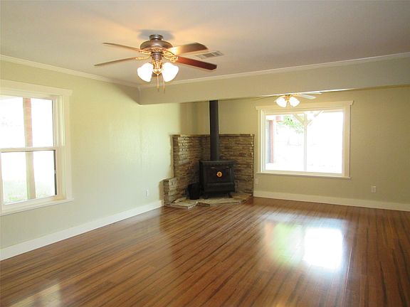 5th image of 626 Friendly Oaks Dr