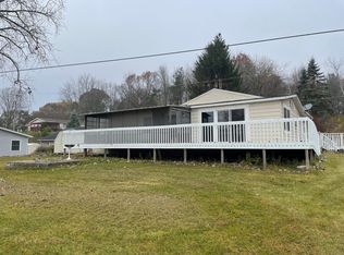8067 17 Mile Rd NE, Cedar Springs, MI 49319