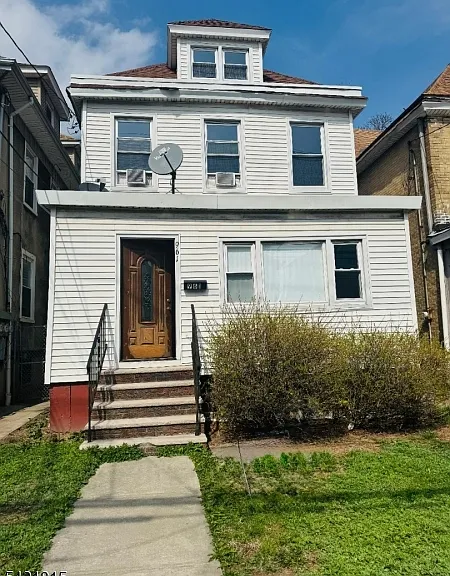 961 Lafayette St — Photo 1