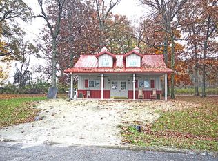 692 State Hwy 121, Sullivan, IL 61951