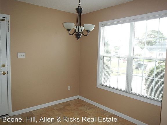 3rd image of 4740 Periwinkle Pl