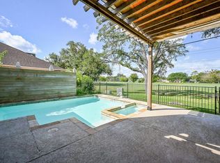 414 Fox Briar Ln, Sugar Land, TX 77478